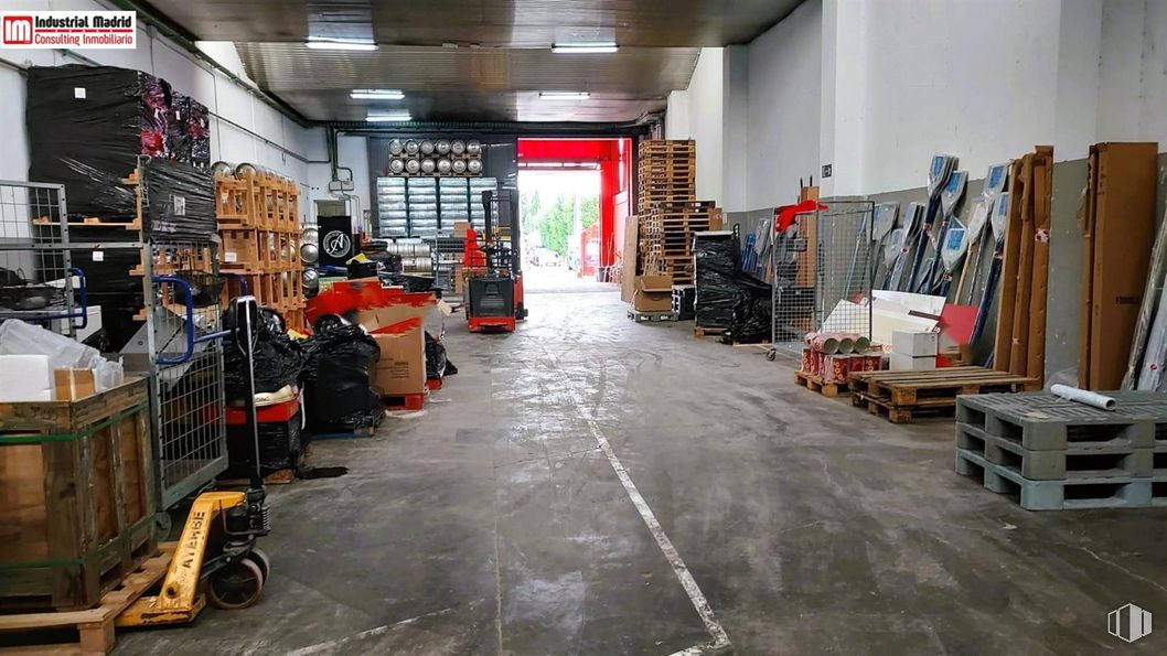 Industrial for sale & for rent at Calle Ramón y Cajal, Leganés, Madrid, 28914 with building, wheel, tire, flooring, floor, wood, warehouse, shelving, machine and engineering around