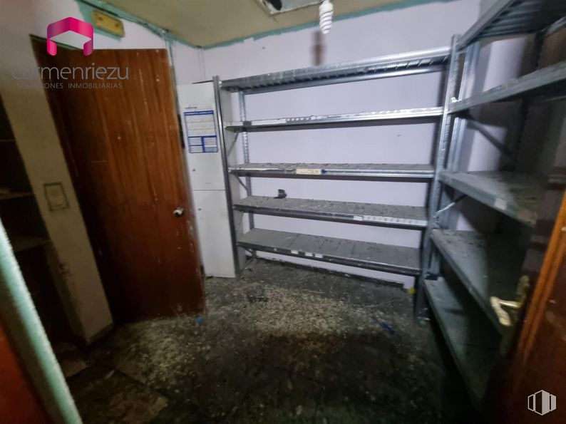 Local en venta en Calle Real, Collado Villalba, Madrid, 28400 con estantería, madera, suelo, gas, accesorio, puerta, madera dura, suelos, tinte para madera y habitación alrededor