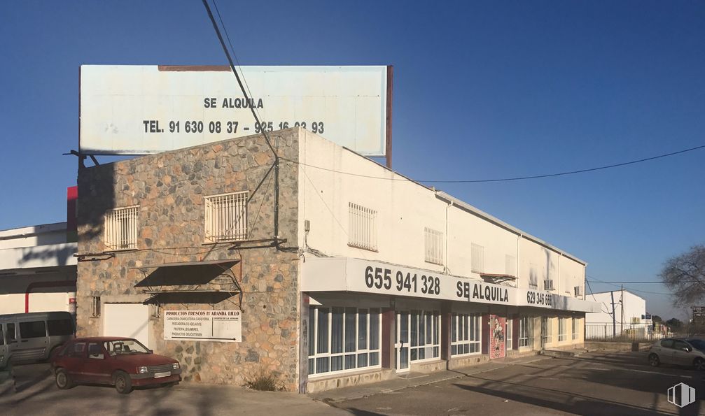 Retail for sale & for rent at Avenida Tembleque, 20, Villacañas, Toledo, 45860 with car, building, sky, window, asphalt, electricity, tire, facade, commercial building and house around