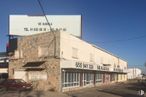 Retail for sale & for rent at Avenida Tembleque, 20, Villacañas, Toledo, 45860 with car, building, sky, window, asphalt, electricity, tire, facade, commercial building and house around