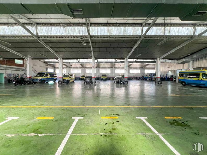 Industrial for sale at Calle Torres Quevedo, Leganés, Madrid, 28914 with bus, automotive parking light, parking, parking lot, hall, commercial vehicle, bus garage, cleanliness, automobile repair shop and car dealership around