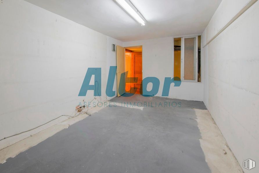 Local en venta en Calle de Alejandro Rodríguez, Tetuán, Madrid, 28039 con lámpara, alumbrado, suelo y suelos alrededor