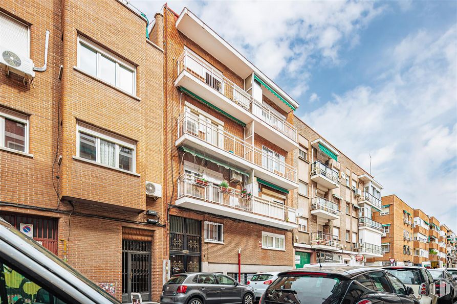 Local en venta en Calle Elfo, 129, Ciudad Lineal, Madrid, 28027 con coche, ventana, edificio, neumático, rueda, nube, vehículo terrestre, cielo, vehículo y infraestructura alrededor