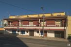 Retail for sale at Carretera de Aranjuez, 35, Villaconejos, Madrid, 28360 with building, sky, window, street light, facade, commercial building, metropolitan area, city, mixed-use and road around