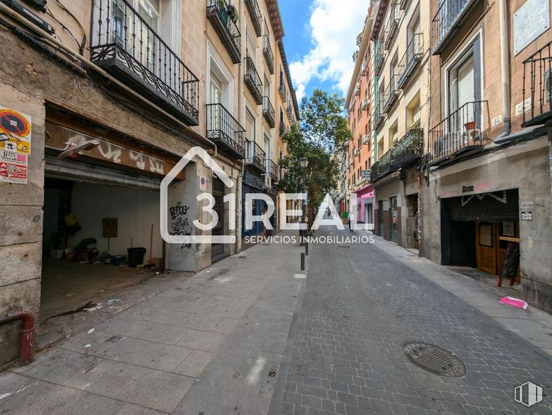 Local en venta en Calle Ballesta, Centro, Madrid, 28004 con cielo, edificio, ventana, superficie de la carretera, nube, diseño urbano, vía pública, callejón, ciudad y carretera alrededor