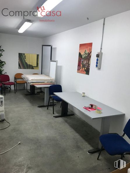 Industrial for sale at Polígono Industrial Hontoria, Segovia, 40195 with table, chair, furniture, building, interior design, flooring, floor, wall, plant and picture frame around