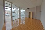 Retail for sale at Avenida Pablo Iglesias, Leganés, Madrid, 28914 with door, fixture, building, wood, window, interior design, hall, floor, flooring and wall around