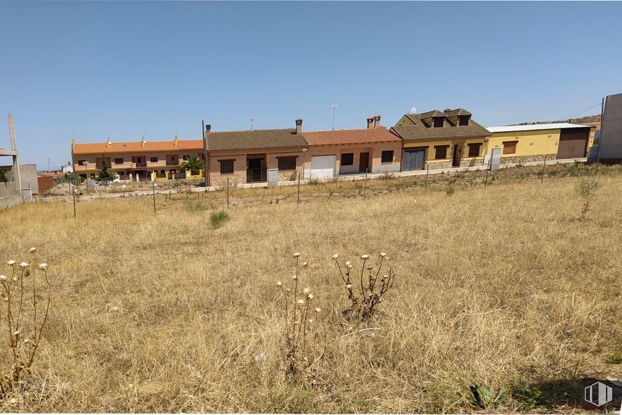 Land for sale at Travesía Flores, 20, Alcaudete de la Jara, Toledo, 45662 with house, building, sky, plant, plant community, ecoregion, window, land lot, natural landscape and grassland around