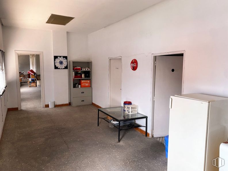 Nave en venta en Zona industrial, Torrejón de Ardoz, Madrid, 28850 con mesa, propiedad, marco, interiorismo, suelo, accesorio, suelos, pared, madera y pintura alrededor