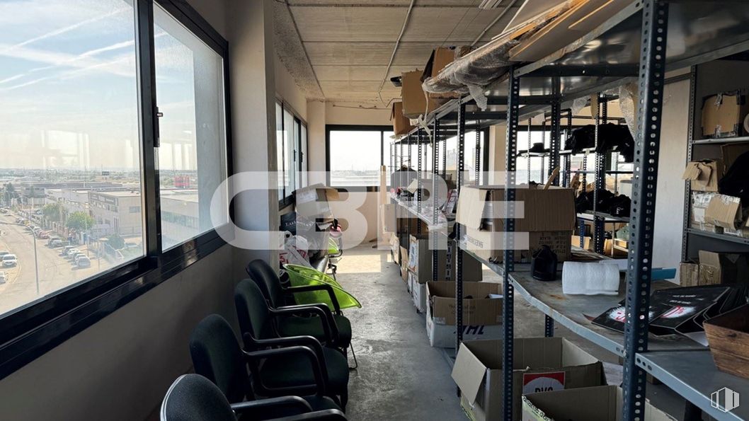 Nave en alquiler en Polígono Industrial Urtinsa II, Alcorcón, Madrid, 28923 con silla, mueble, ventana, edificio, mesa, vehículo, suelo, inmobiliario, planta y puerta alrededor