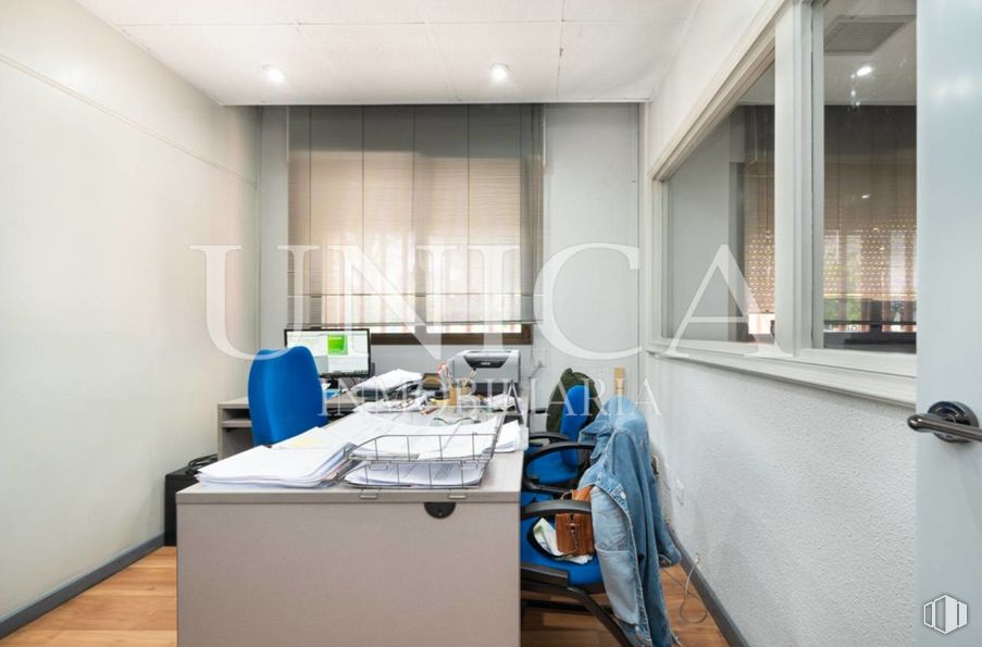 Oficina en venta en Nueva España, Chamartín, Madrid, 28016 con escritorio, edificio, interiorismo, mesa, confort, suelo, suelos, madera, casa y condominio alrededor