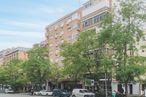 Retail for rent at Calle Ferrocarril, Arganzuela, Madrid, 28045 with car, building, wheel, land vehicle, sky, tire, window, vehicle, infrastructure and cloud around