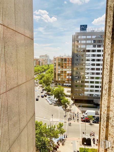 Oficina en alquiler en Edificio Cuzco IV, Paseo Castellana, 141, Tetuán, Madrid, 28046 con edificio, cielo, nube, planta, durante el día, propiedad, ventana, coche, rascacielos y bloque de pisos alrededor