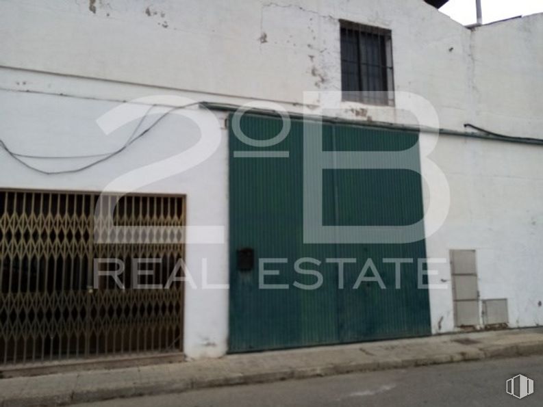 Industrial for sale at Casco urbano, La Puebla de Almoradiel, Toledo, 45840 with window, building, door, fixture, font, art, facade, tints and shades, composite material and concrete around