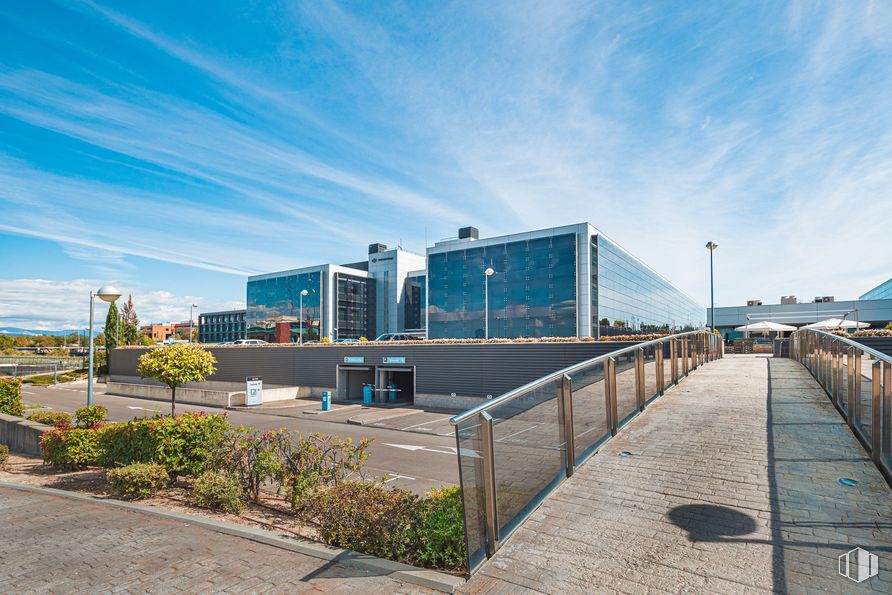 Oficina en alquiler en Alvia, Calle José Echegaray, 8, Las Rozas de Madrid, Madrid, 28230 con cielo, nube, planta, edificio, diseño urbano, casa, superficie de la carretera, ciudad, zona residencial y bienes inmuebles alrededor