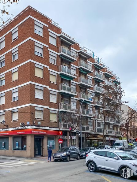 Local en alquiler en Calle Teniente Ruiz, 15, Alcalá de Henares, Madrid, 28805 con coche, rueda, neumático, vehículo terrestre, edificio, vehículo, propiedad, cielo, ventana y nube alrededor