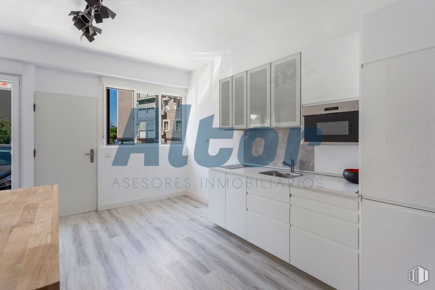 Local en venta en Calle Arzúa, Hortaleza, Madrid, 28033 con ebanistería, mueble, madera, edificio, interiorismo, arquitectura, gris, suelos, suelo y hall alrededor