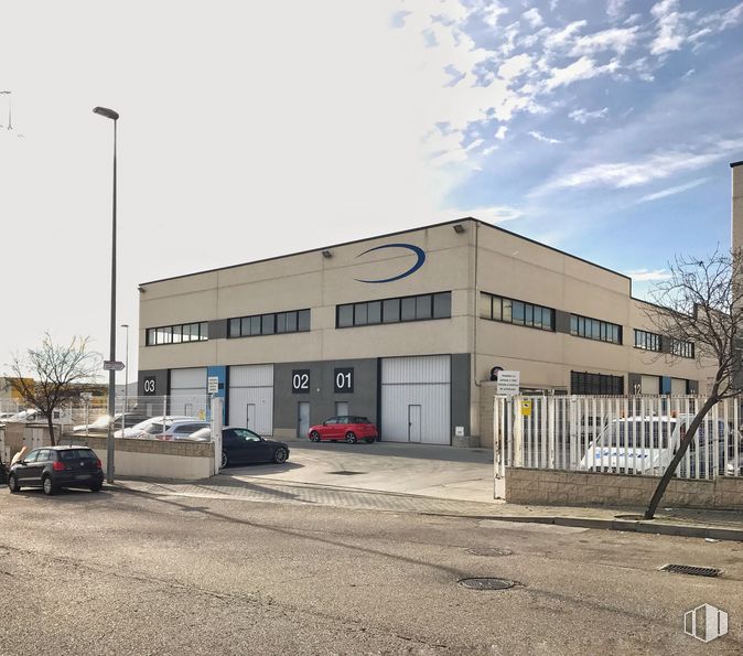 Nave en venta en Avenida de las Palmeras, 18, Ciempozuelos, Madrid, 28350 con coche, edificio, luz de estacionamiento automotriz, cielo, neumático, rueda, luz de la calle, vehículo, ventana y nube alrededor