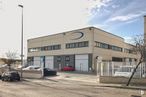 Industrial for sale at Avenida de las Palmeras, 18, Ciempozuelos, Madrid, 28350 with car, building, automotive parking light, sky, tire, wheel, street light, vehicle, window and cloud around