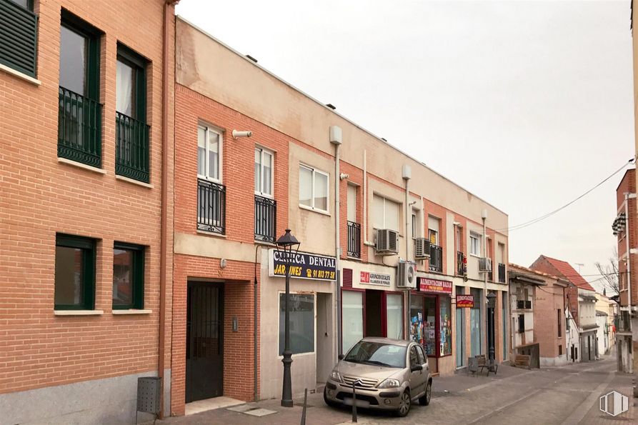 Local en venta en Calle Jardines, 30, Villanueva de Perales, Madrid, 28609 con coche, ventana, edificio, luz de estacionamiento, neumático, rueda, cielo, vehículo, infraestructura y barrio alrededor