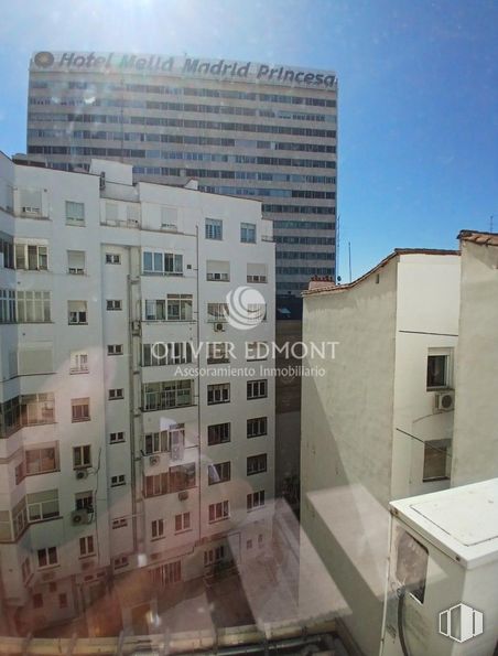 Oficina en alquiler en Zona Princesa, Moncloa - Aravaca, Madrid, 28008 con edificio, ventana, cielo, bloque de pisos, rascacielos, diseño urbano, condominio, accesorio, propiedad material y casa alrededor