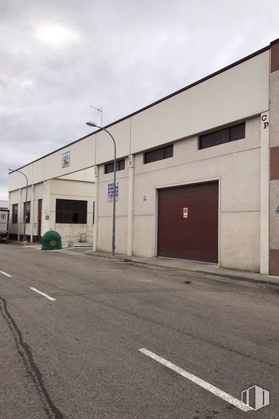 Industrial for sale at Calle Trillo, 2, Seseña, Toledo, 45223 with building, window, street light, sky, property, cloud, road surface, asphalt, land lot and fixture around