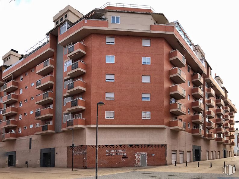 Local en alquiler y venta en Calle Venzuela, 2, Getafe, Madrid, 28907 con edificio, cielo, día, propiedad, ventana, accesorio, diseño urbano, bloque de torre, condominio y barrio alrededor