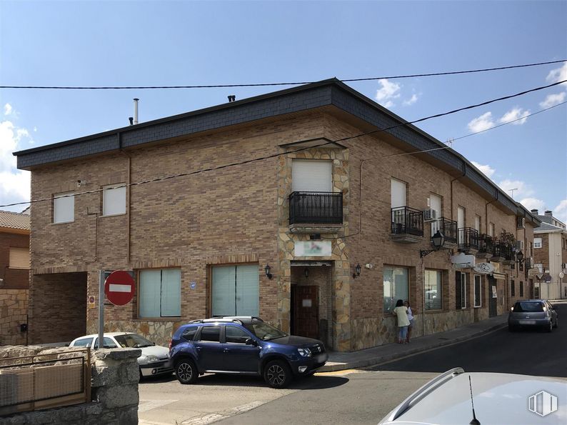 Local en alquiler en Centro urbano, Colmenarejo, Madrid, 28270 con coche, ventana, neumático, vehículo terrestre, cielo, rueda, nube, edificio, propiedad y vehículo alrededor