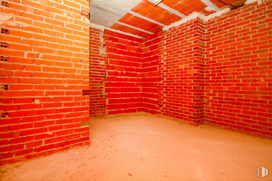 Retail for sale & for rent at Calle Santa Bárbara, Torrelaguna, Madrid, 28180 with orange, amber, brickwork, brick, red, composite material, building material, wood, tints and shades and symmetry around