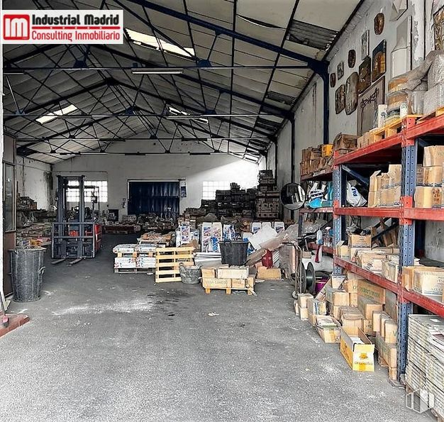 Industrial for sale at Avenida Madrid, Arganda del Rey, Madrid, 28500 with shelving, floor, shelf, flooring, wood, engineering, machine, retail, publication and building around