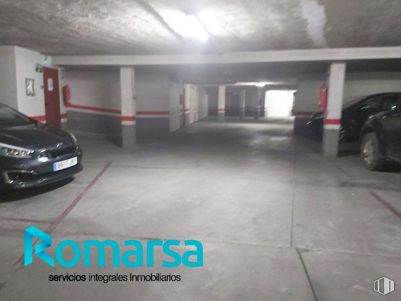 Industrial for sale at Calle Doctor Jesús Galán, Ávila, 05003 with wheel, toy vehicle, car, automotive parking light, tire, vehicle, building, automotive lighting, hood and automotive tire around