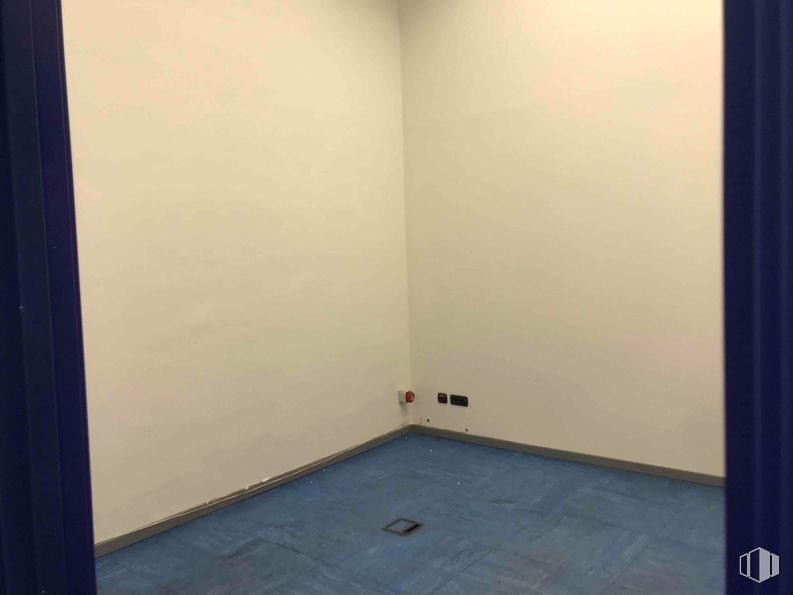 Oficina en alquiler en Zona empresarial, San Sebastián de los Reyes, Madrid, 28703 con pared, suelos, suelo, pintura, tinte para madera, escayola y limpieza alrededor