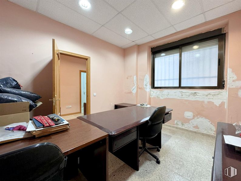 Local en venta en Calle Pedro Rogel, 4, Tetuán, Madrid, 28039 con ventana, silla, escritorio, mesa, mueble, propiedad, edificio, madera, accesorio y interiorismo alrededor