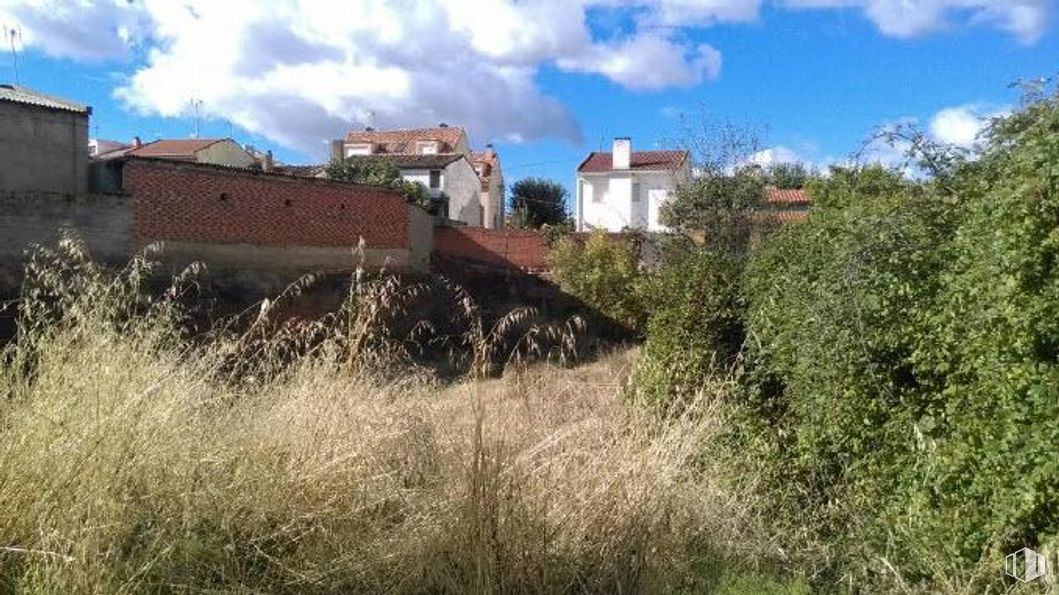 Suelo en venta en Casco Urbano, Uceda, Guadalajara, 19187 con casa, nube, planta, cielo, ventana, edificio, paisaje natural, hierba, árbol y paisaje alrededor