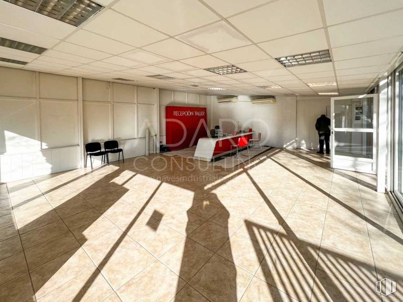 Industrial for sale at Calle Sierra Morena, San Fernando de Henares, Madrid, 28830 with person, flooring, floor, ceiling, interior design, hall, tile flooring, glass, tile and cleanliness around