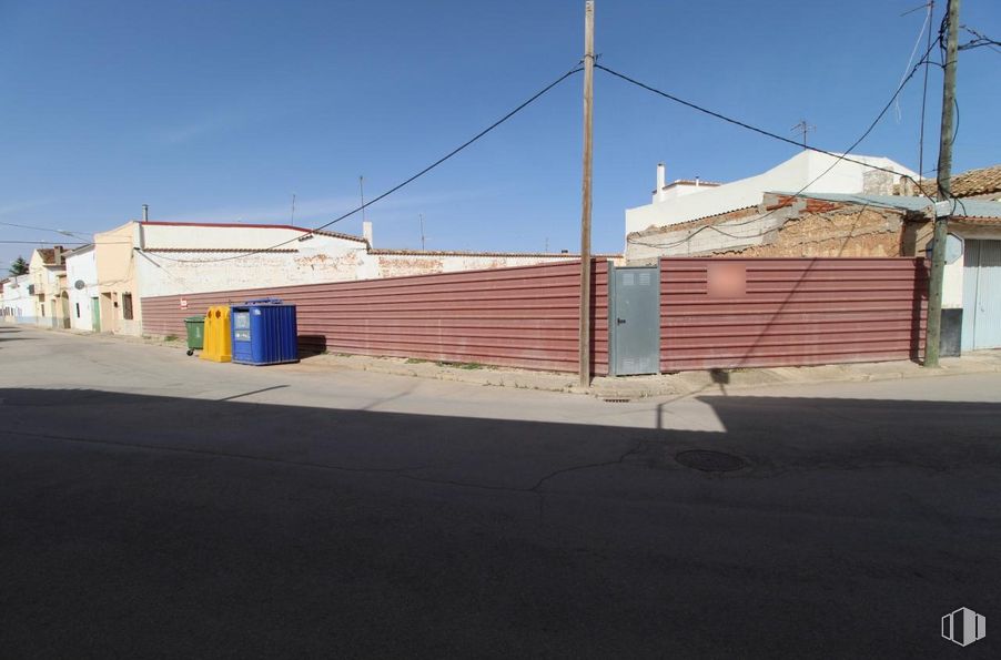 Land for sale at Calle Nueva, Las Pedroñeras, Cuenca, 16660 with sky, road surface, asphalt, wood, building, house, slope, landscape, rural area and electricity around