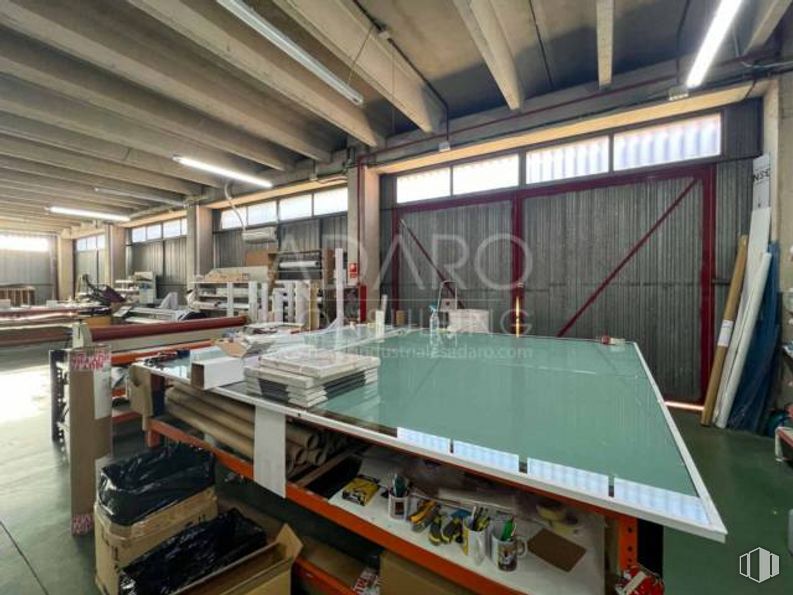 Nave en alquiler en Zona industrial Leganés, Leganés, Madrid, 28914 con mesa, pabellón, madera, edificio, suelo, estante, piscina, estantería, suelos y estantería alrededor