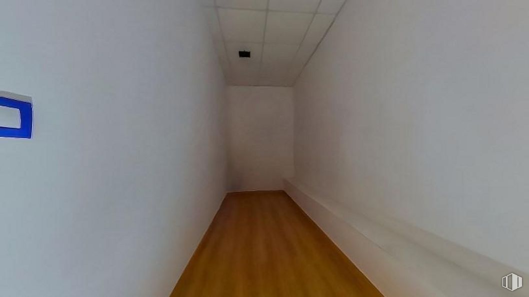 Local en venta en Calle Osa Mayor, Parla, Madrid, 28980 con madera, pavimentos, piso, accesorio, madera, simetría, techo, madera contrachapada, tinte para madera y escayola alrededor