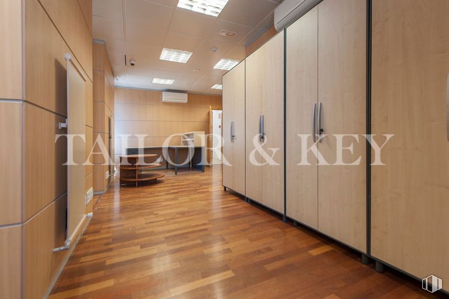 Oficina en venta en Paseo Castellana, Chamartín, Madrid, 28046 con madera, interiorismo, edificio, suelo, suelos, hall, madera dura, accesorio, techo y barniz alrededor