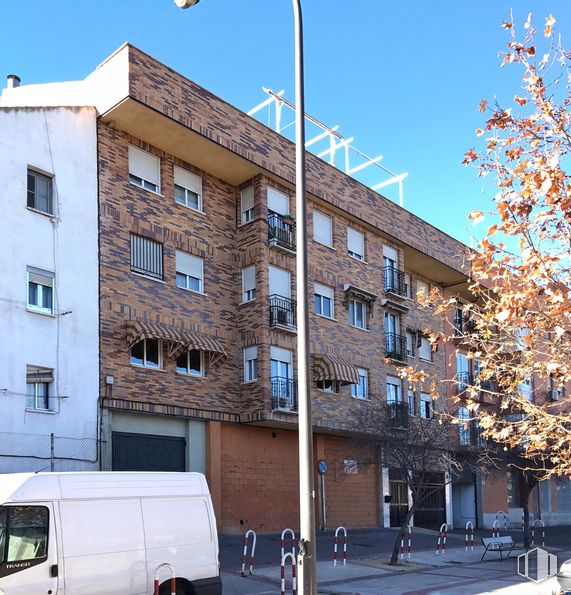 Local en alquiler y venta en Calle Francisco Rabal, 6, Getafe, Madrid, 28901 con camioneta, edificio, cielo, ventana, propiedad, luz de la calle, neumático, rueda, vehículo y coche alrededor