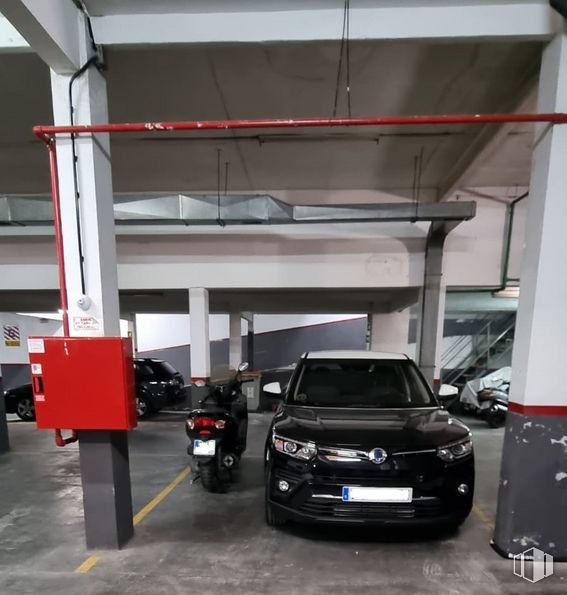 Local en venta en Calle Enrique Velasco, 34, Puente de Vallecas, Madrid, 28038 con coche, motocicleta, luz de estacionamiento automotriz, vehículo, iluminación automotriz, neumático automotriz, vehículo de motor, campana, rueda y diseño automotriz alrededor