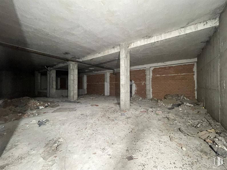 Industrial for sale at Calle María Zayas, Arganda del Rey, Madrid, 28500 with floor, flooring, composite material, fixture, ceiling, concrete, building material, event, hall and room around