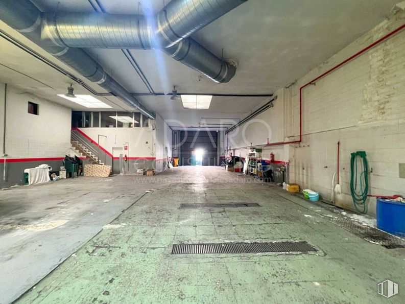 Industrial for sale at Calle Impresores, Getafe, Madrid, 28906 with floor, flooring, ceiling, concrete, hall, parking lot, parking, fluorescent lamp, basement and steel around