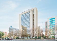 Office for rent at Edificio Cuzco IV, Paseo Castellana, 141, Tetuán, Madrid, 28046 with building, sky, cloud, skyscraper, tree, street light, urban design, tower block, condominium and thoroughfare around