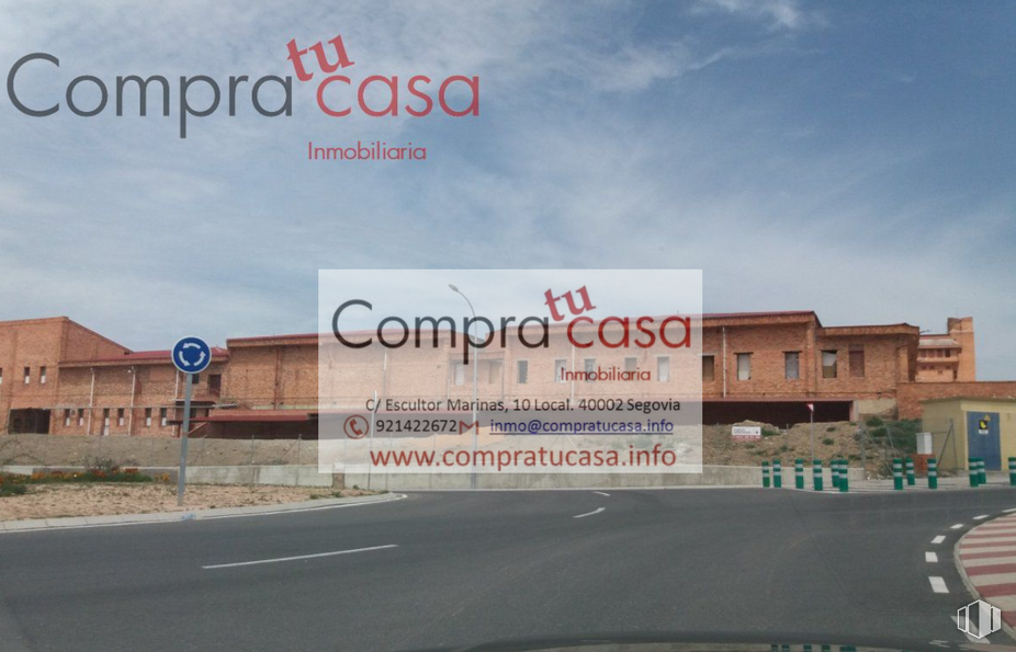 Land for sale at  Polígono Industrial El Acueducto, Segovia, 40006 with building, cloud, sky, daytime, road surface, asphalt, plant, font, window and real estate around