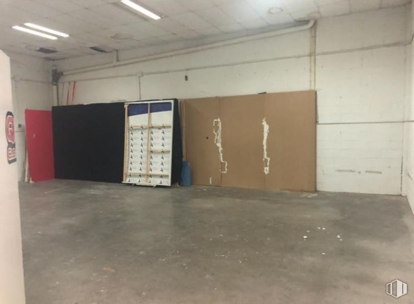 Industrial for sale & for rent at Calle Senda Galiana, 16, Coslada, Madrid, 28820 with flooring, floor, ceiling, tile flooring, wood stain, plywood, cleanliness, basement and fluorescent lamp around