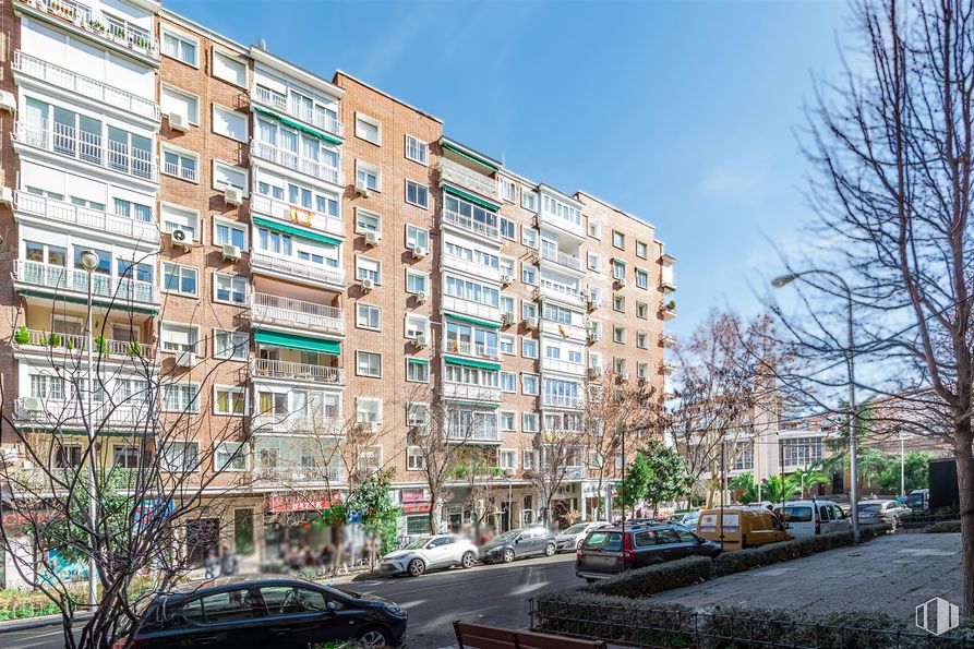 Local en alquiler en Guindalera, Salamanca, Madrid, 28028 con coche, edificio, vehículo terrestre, rueda, cielo, durante el día, vehículo, planta, ventana y neumático alrededor