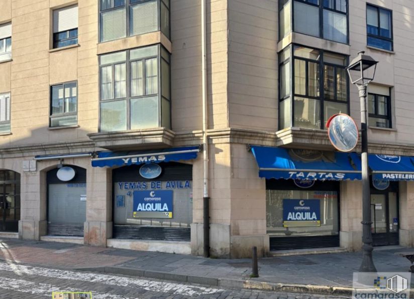 Retail for rent at Calle Duque de Alba, Ávila, 05001 with window, building, fixture, road, facade, real estate, brick, font, gas and city around