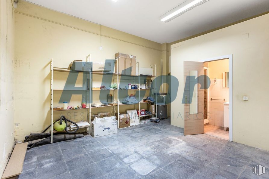 Local en venta en Calle Atocha, Centro, Madrid, 28012 con mueble, estante, alumbrado, diseño de interiores, madera, estantería, casa, sala de estar, suelo y bienes raíces alrededor