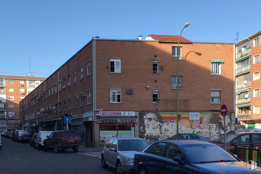 Local en venta en Calle Villajimena, 18, Vicálvaro, Madrid, 28032 con coche, edificio, luz de estacionamiento automotriz, neumático, cielo, rueda, vehículo terrestre, vehículo, ventana y infraestructura alrededor